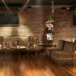 Poltrona Capri Veludo Andorra Bege com Franjas