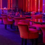 Poltrona Mignon Veludo Especial Bordo