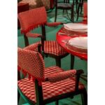 Cadeira Duomo com Braço com Encosto Zig Zag Vermelho com Pingentes