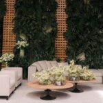 Mesa Saarinen Centro Oval Preta com Tampo Madeira