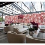 Mesa Centro Tampo Laca com Mármore Mesclado Branco e Base Aresta Mini