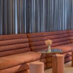 Mesa Gaiola Ouro Velho com Tampo Espelho