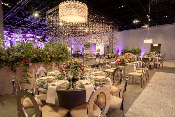 Cadeira Dubai Prata com Assento Veludo Bege