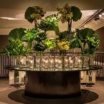 Mesa Design Oval com Base Preta e Tampo Espelho