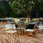 Bistrô Alto Base Ampulheta Dourada com Tampo Espelho Friso Dourado