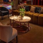 Mesa Dubai  Centro Ouro com Tampo Mármore Branco - Grande