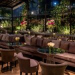 Banco Futon Design com Encosto e Base Dourada