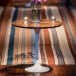 Mesa Saarinen Lateral Branca com Tampo Madeira
